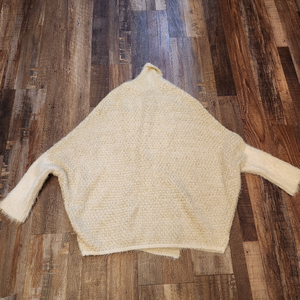 Jessica Simpson Sweater - Picture 5 of 6